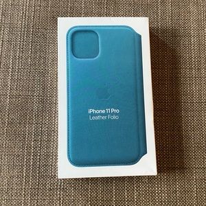 Apple iPhone 11 Pro Leather Folio Peacock